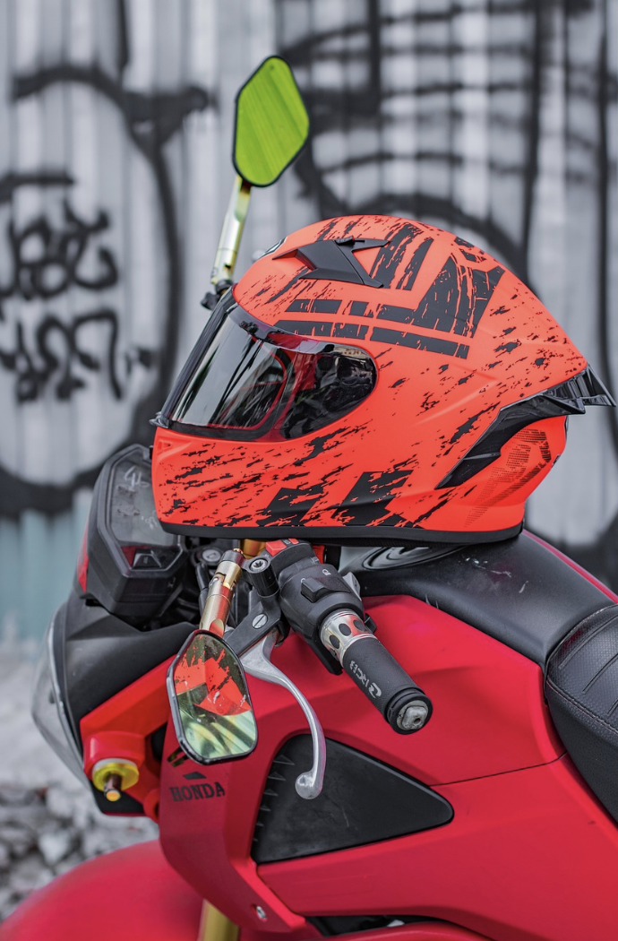 Cascos con moto